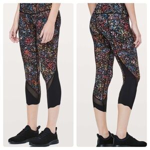 Lululemon Wunder Under Crop ll Special Edition Scallop Flowerescent Multi SZ 6